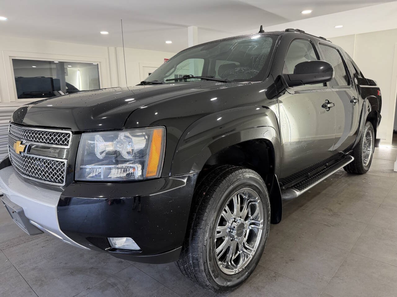 Used 2013 Chevrolet Avalanche LT w/ Suspension Package, Off-Road AWD/4WD image 1