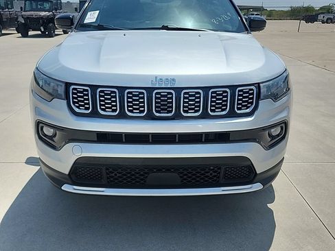 Used 2025 Jeep Compass Limited AWD/4WD image 7