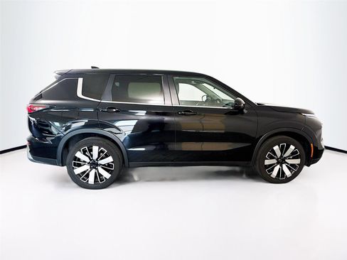 Used 2025 Mitsubishi Outlander SE image 30