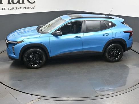 New 2026 Chevrolet Trax LT w/ Sunroof Package FWD image 36