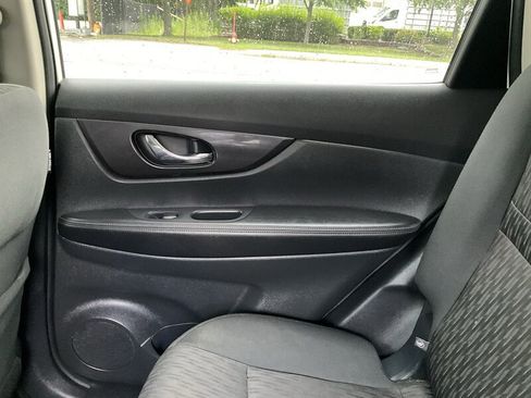 Used 2018 Nissan Rogue SV AWD/4WD image 16