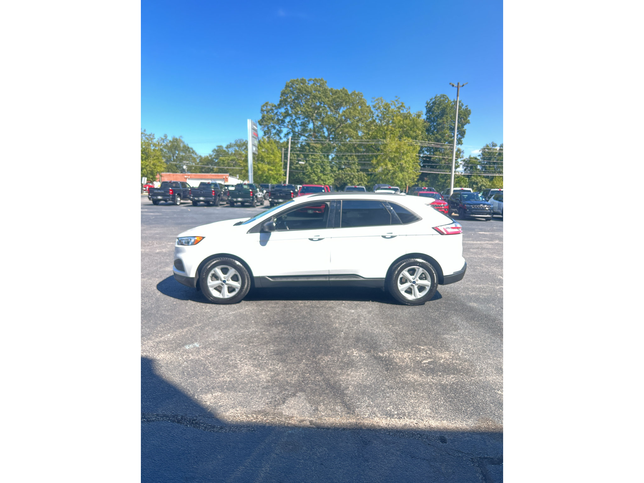Used 2021 Ford Edge SE FWD image 4