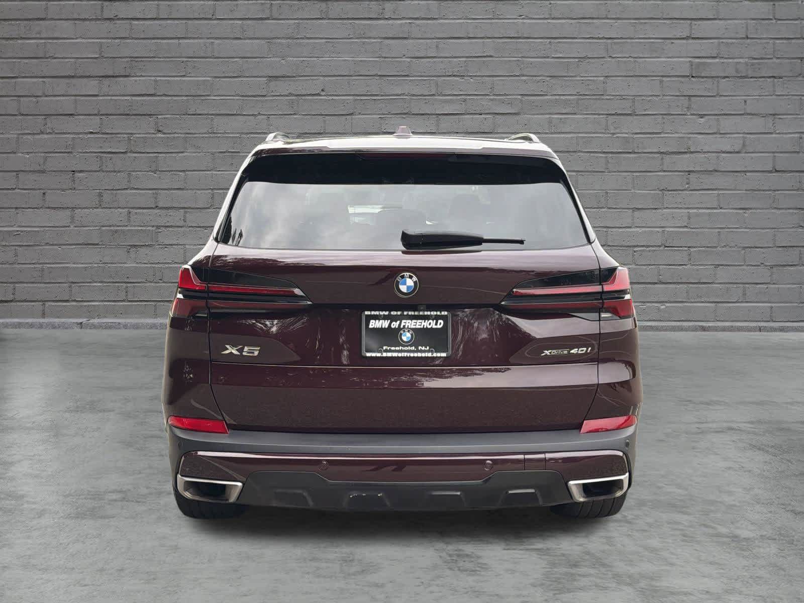 Used 2024 BMW X5 xDrive40i w/ Premium Package AWD/4WD image 3
