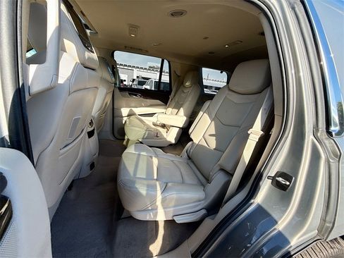 Used 2018 Cadillac Escalade Luxury image 27