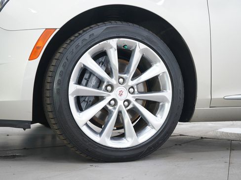 Used 2013 Cadillac XTS Luxury image 27