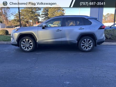 Used 2023 Toyota RAV4 XLE Premium image 10