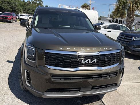 Certified 2022 Kia Telluride EX w/ EX Premium Package AWD/4WD image 2