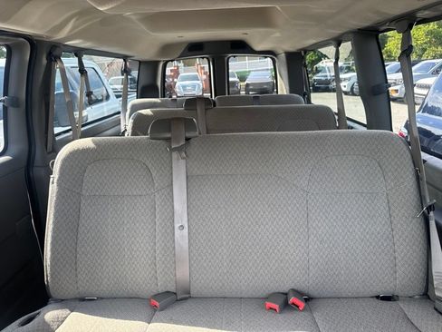 Used 2025 Chevrolet Express 3500 LT w/ LT Preferred Equipment Group RWD image 4
