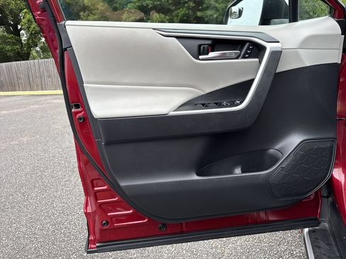 Used 2021 Toyota RAV4 XLE Premium FWD image 14