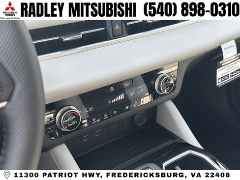 New 2026 Mitsubishi Outlander SE image 10