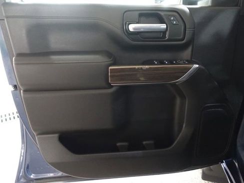 Used 2022 Chevrolet Silverado 2500 LT w/ Convenience Package image 9