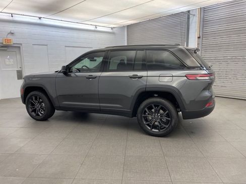 New 2025 Jeep Grand Cherokee Limited image 5