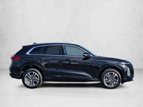 Used 2025 Audi Q5 Premium w/ Convenience Package AWD/4WD image 4