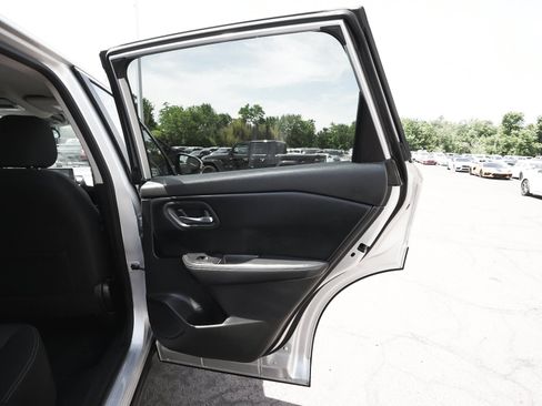 Used 2024 Nissan Rogue SV AWD/4WD image 13