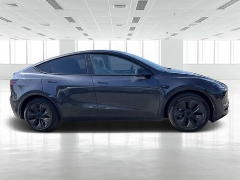 Used 2024 Tesla Model Y Long Range image 3