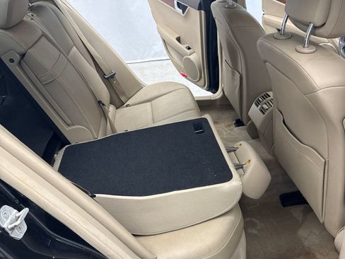 Used 2011 Mercedes-Benz C 300 4MATIC Sedan image 32