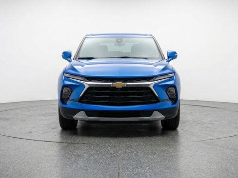 Used 2025 Chevrolet Blazer LT image 2
