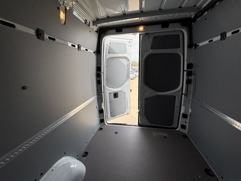 Used 2025 Mercedes-Benz Sprinter 2500 image 17