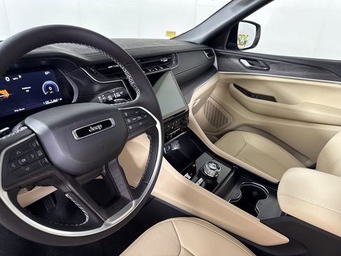 New 2025 Jeep Grand Cherokee Limited w/ Luxury Tech Group II image 27