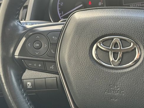 Used 2023 Toyota Camry SE image 16