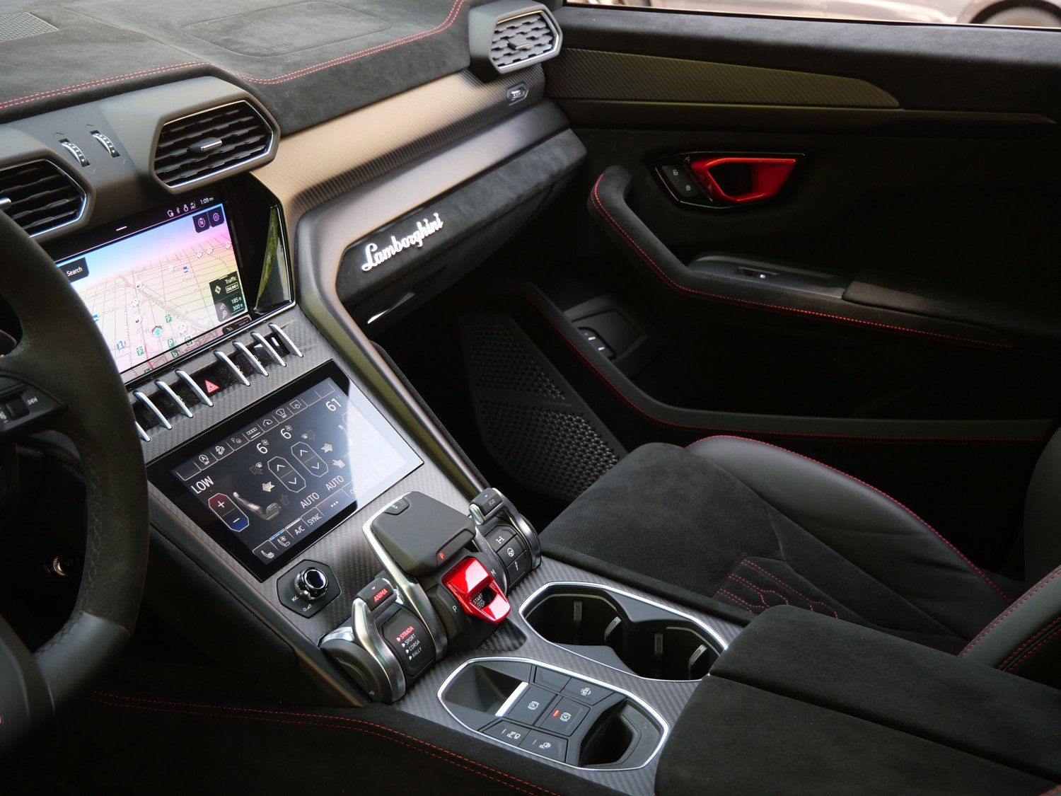 Used 2024 Lamborghini Urus Performante AWD/4WD image 12