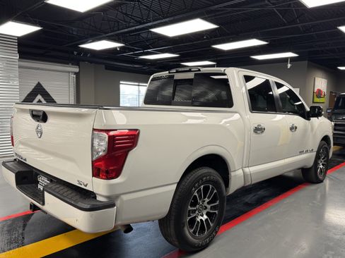 Used 2020 Nissan Titan SV image 6