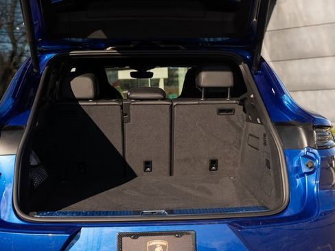 Used 2025 Porsche Cayenne GTS image 16