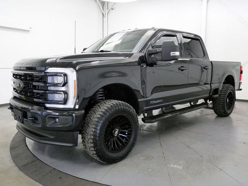 Used 2024 Ford F250 XLT w/ Black Appearance Package AWD/4WD image 3