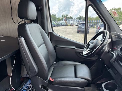 Used 2021 Mercedes-Benz Sprinter 2500 image 25