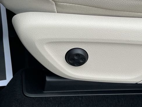 Used 2025 Mercedes-Benz GLE 350 4MATIC image 22