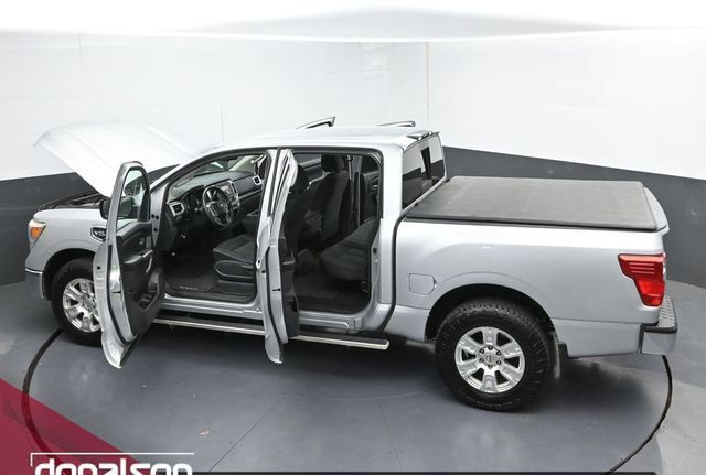 Used 2017 Nissan Titan SV AWD/4WD image 25