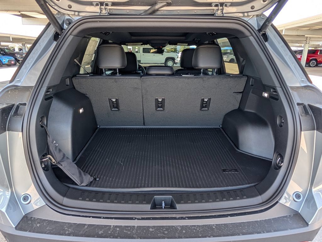 New 2027 Chevrolet Equinox LT w/ Convenience Package II FWD image 30