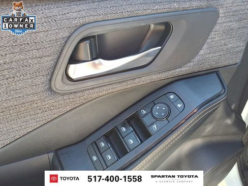 Used 2021 Nissan Rogue SV AWD/4WD image 16