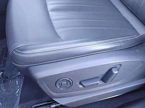 Certified 2024 Audi Q8 e-tron Premium Plus image 17