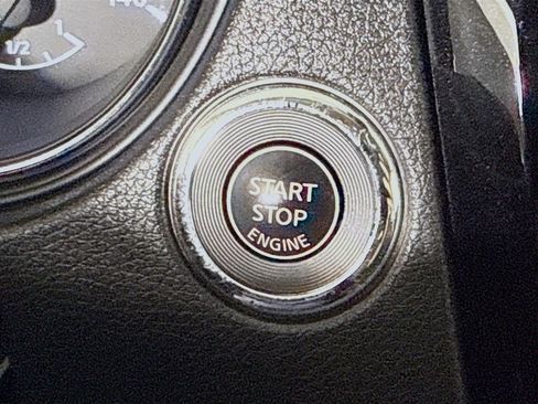 Used 2019 Nissan Rogue SV AWD/4WD image 21