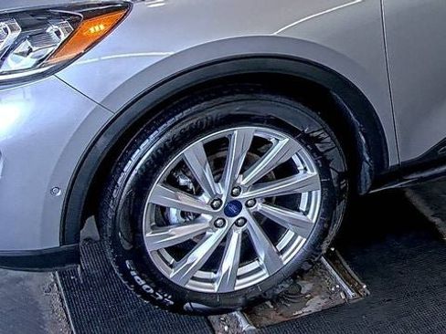 Used 2022 Ford Escape Titanium w/ Titanium Elite Package AWD/4WD image 18