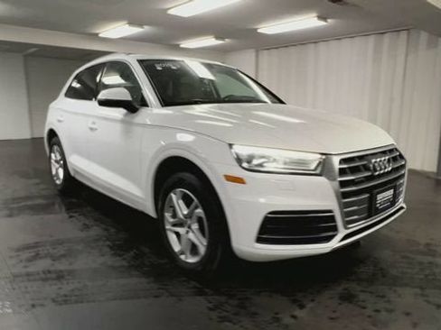 Used 2019 Audi Q5 2.0T Premium w/ Convenience Package AWD/4WD image 2