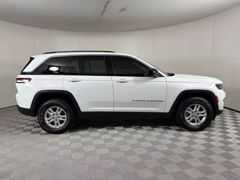 Used 2023 Jeep Grand Cherokee Laredo RWD image 8