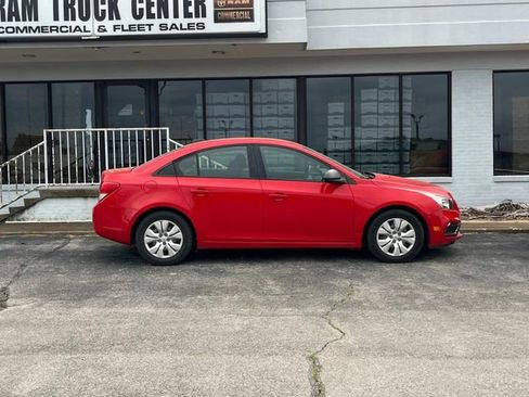 Used 2016 Chevrolet Cruze LS image 2