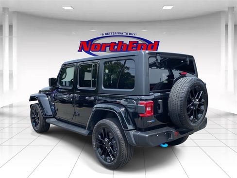 Used 2022 Jeep Wrangler Unlimited Sahara w/ Cold Weather Group image 5