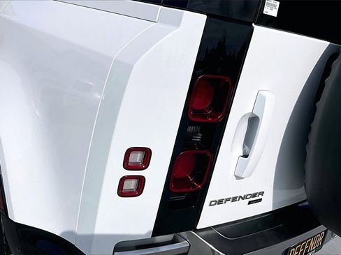 Certified 2023 Land Rover Defender 110 SE image 21