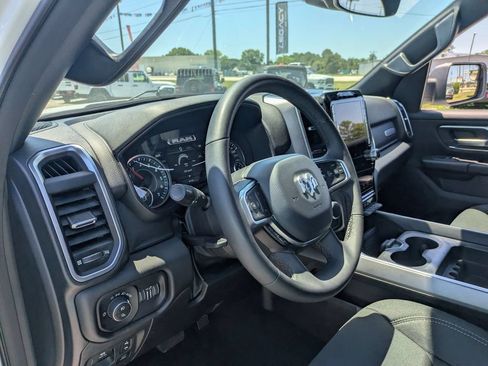 Used 2025 RAM 1500 Big Horn AWD/4WD image 15