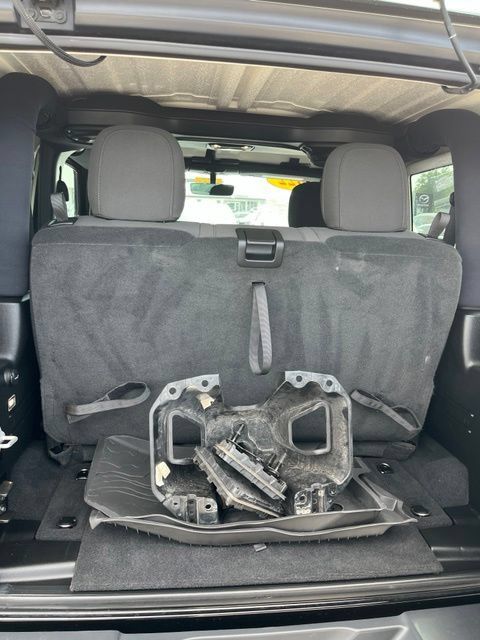 Used 2022 Jeep Wrangler Rubicon w/ Cold Weather Group AWD/4WD image 7