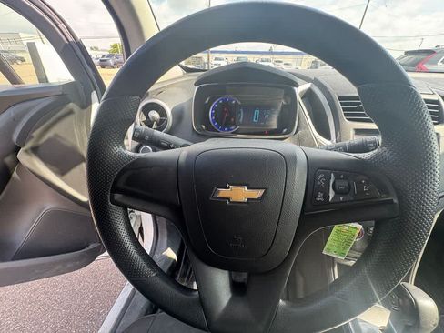 Used 2016 Chevrolet Trax LS AWD/4WD image 17