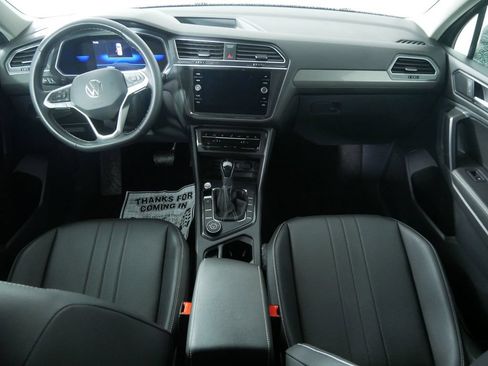 Used 2023 Volkswagen Tiguan SE w/ Panoramic Sunroof Package AWD/4WD image 19