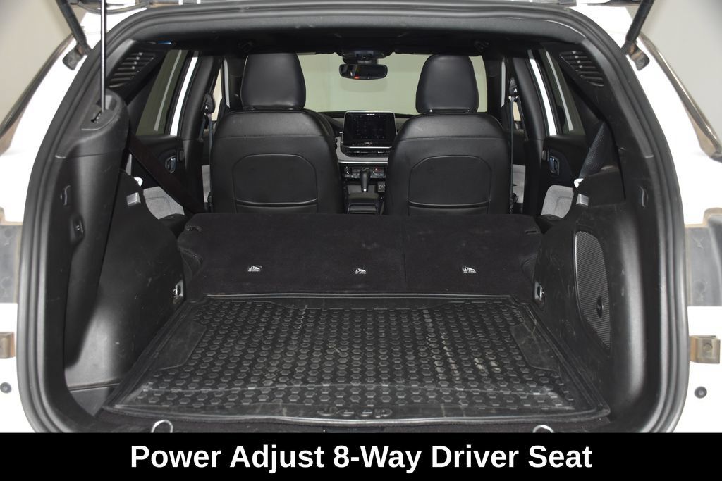 Used 2025 Jeep Compass Latitude w/ Sun & Sound Group AWD/4WD image 31