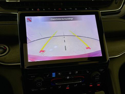 Used 2023 Jeep Grand Cherokee Overland w/ Luxury Tech Group IV image 15