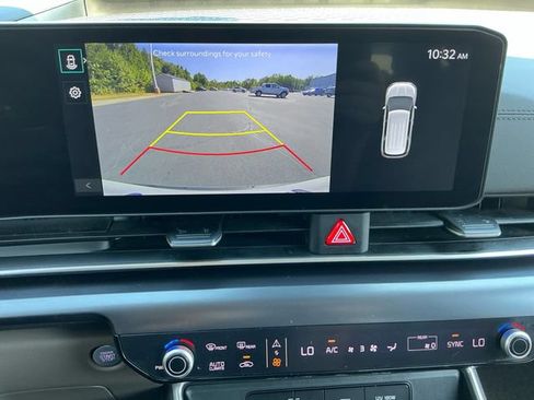 Used 2025 Kia Carnival FWD image 22