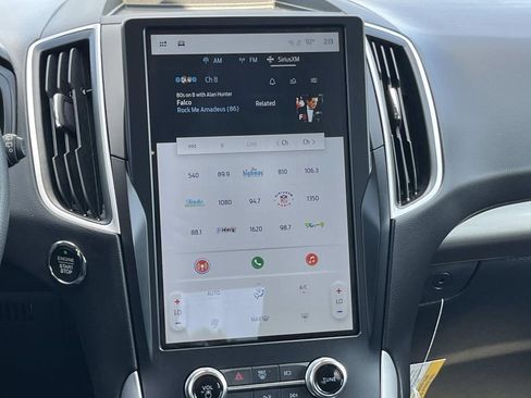 Used 2024 Ford Edge SE image 15