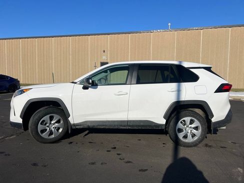 Used 2022 Toyota RAV4 LE image 6